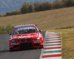 Il sammarinese al top con la BMW M3 dopo la pole di sabato